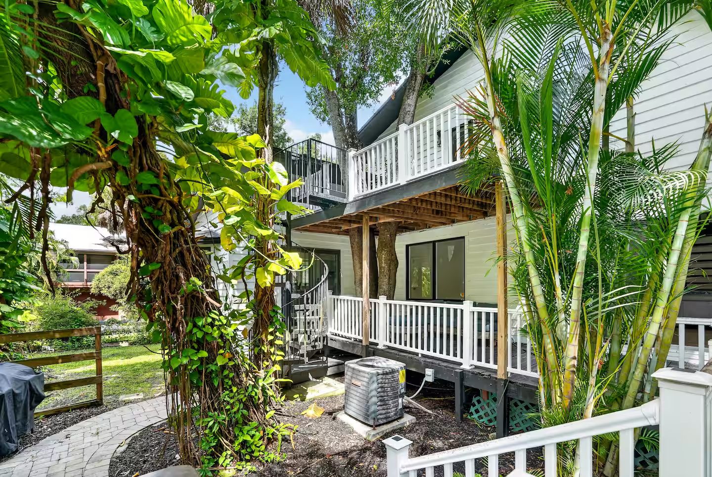 Nokomis Beach Tropical Treehouse! Short Term Rental photo 26