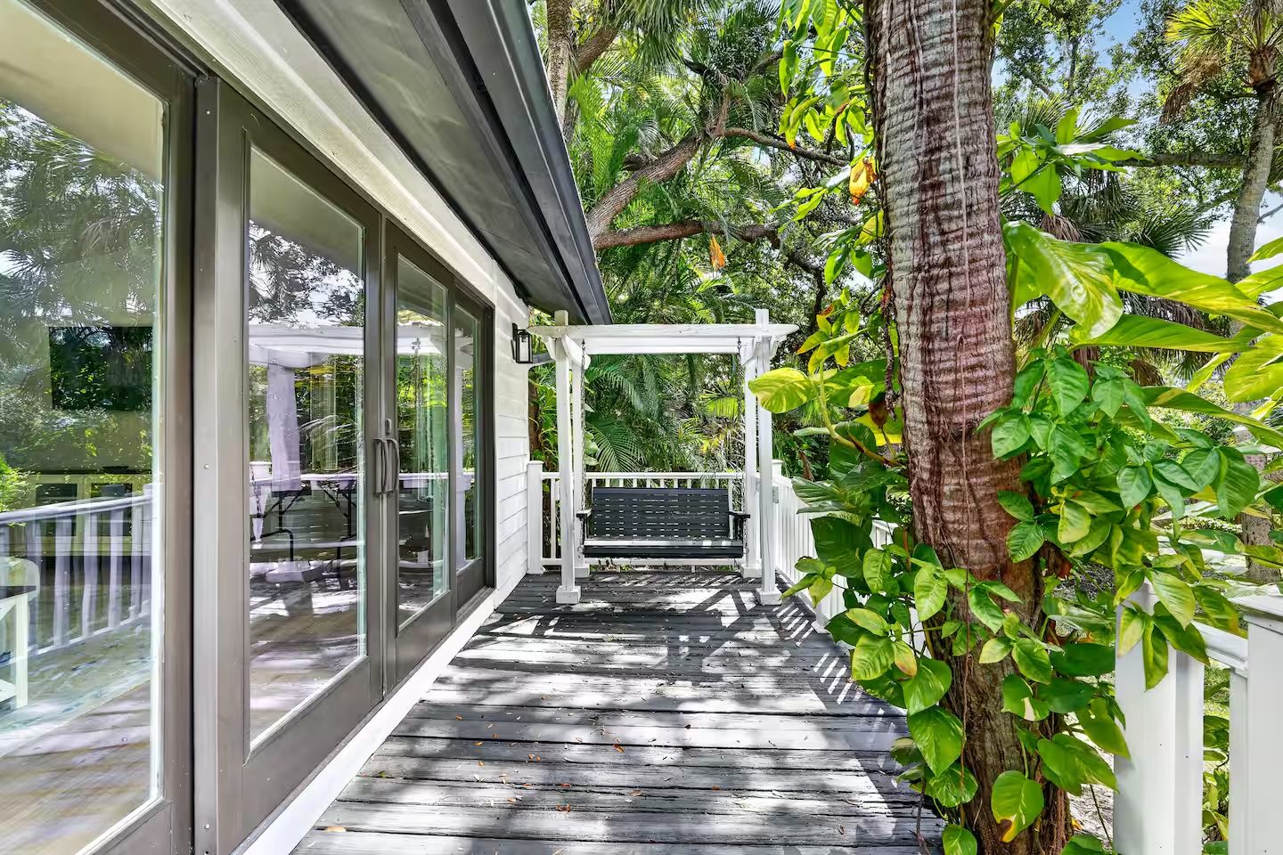 Nokomis Beach Tropical Treehouse! Short Term Rental photo 27