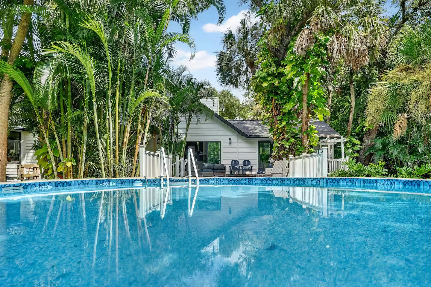 Nokomis Beach Tropical Treehouse! Short Term Rental photo 32