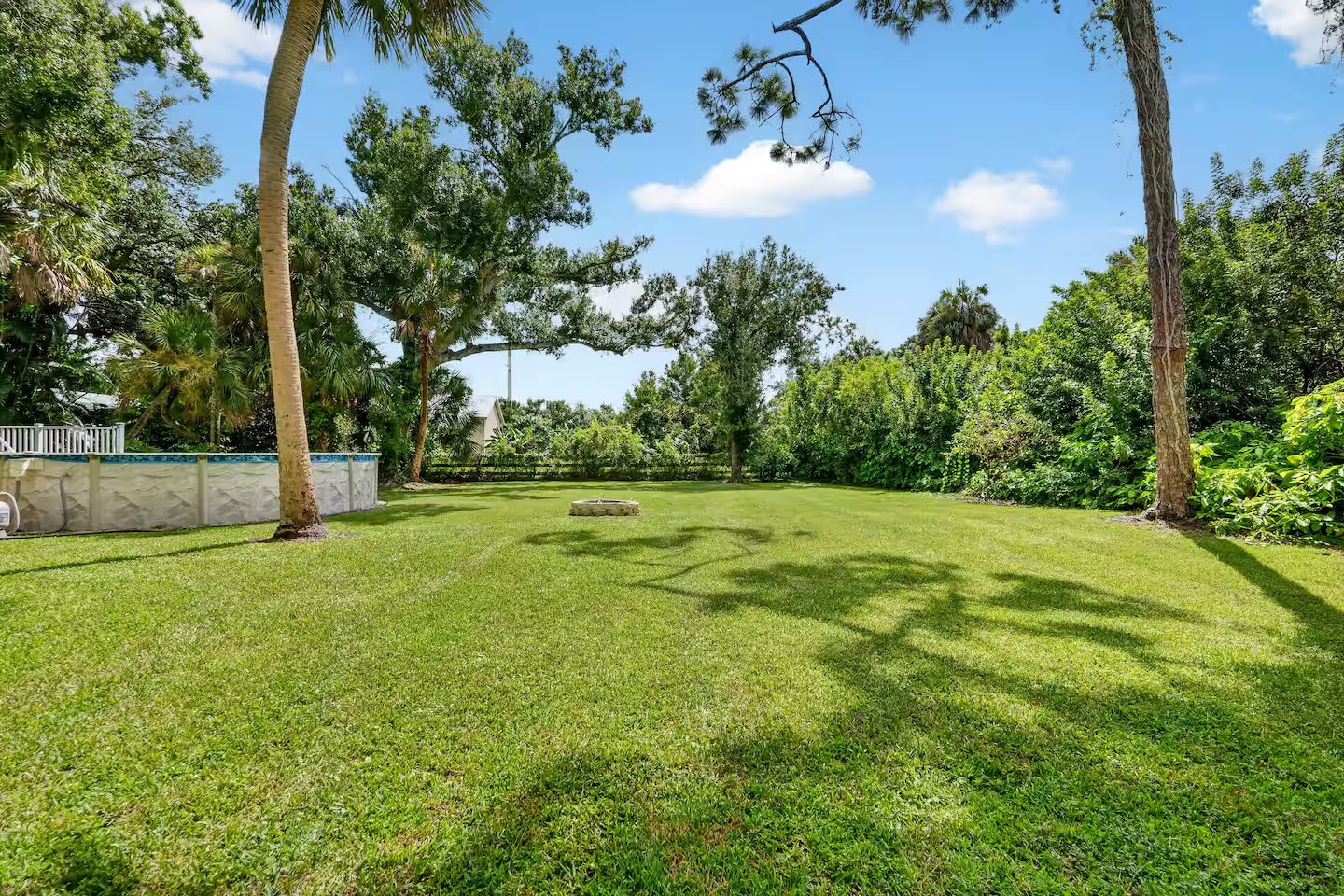 Nokomis Beach Tropical Treehouse! Short Term Rental photo 33