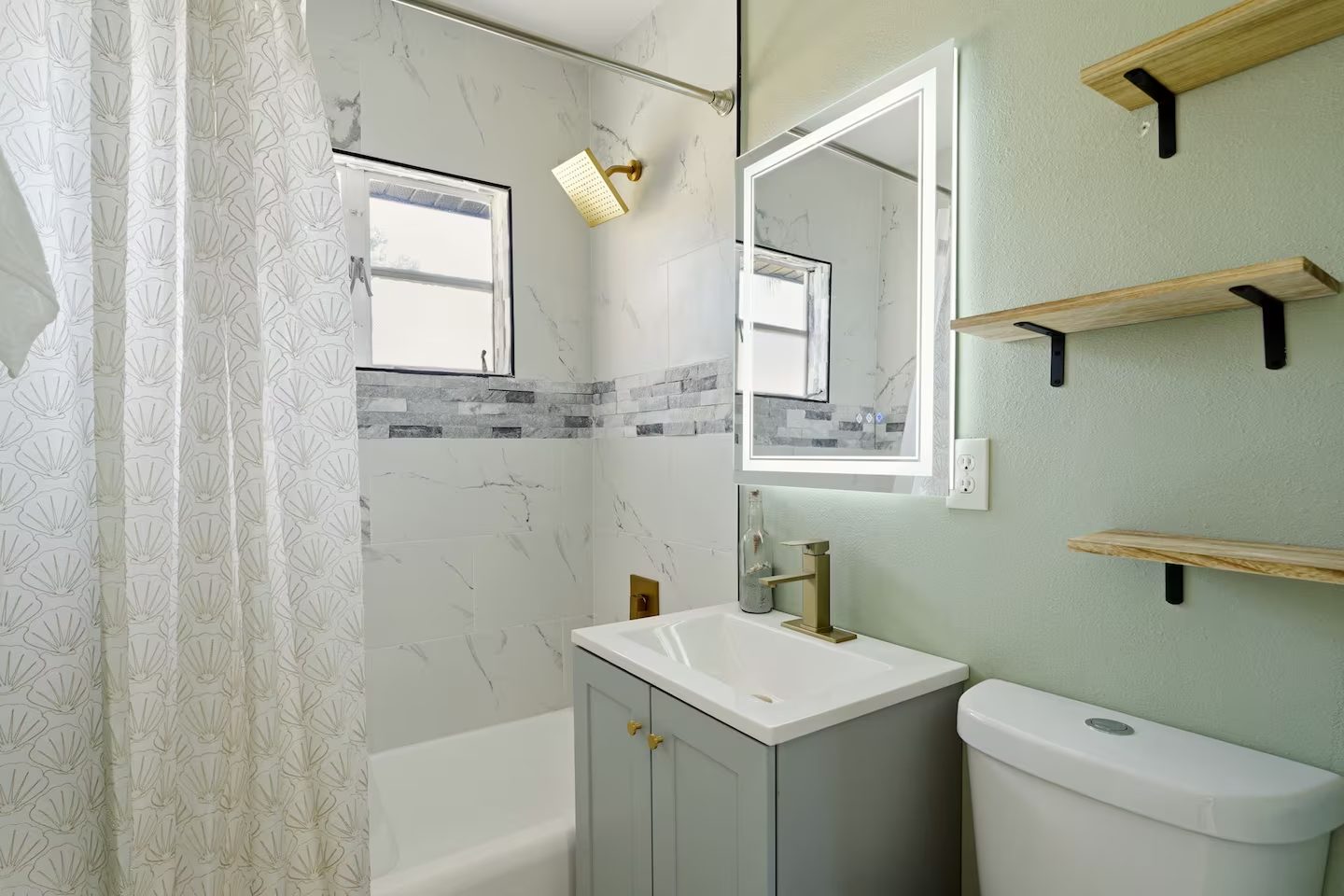 Venice Island Pool Home! Short Term Rental photo 13