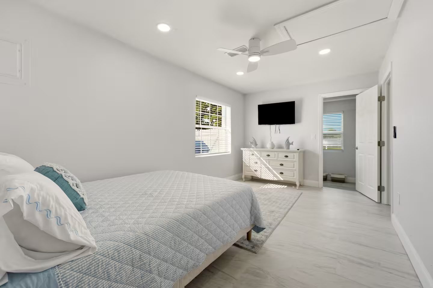 Venice Island Pool Home! Short Term Rental photo 8