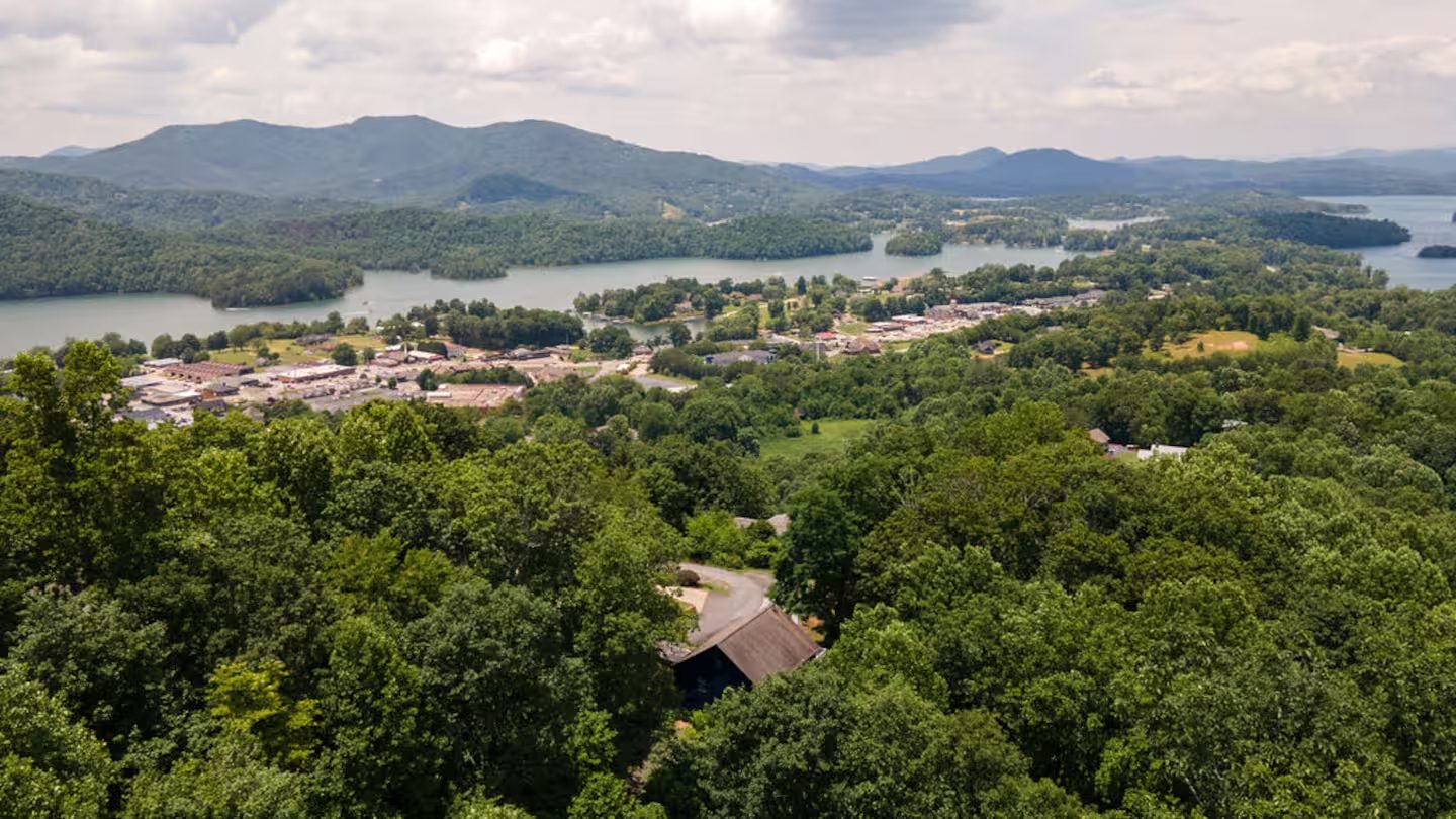 Mountain Home on Lake Chatuge! Short Term Rental photo 38